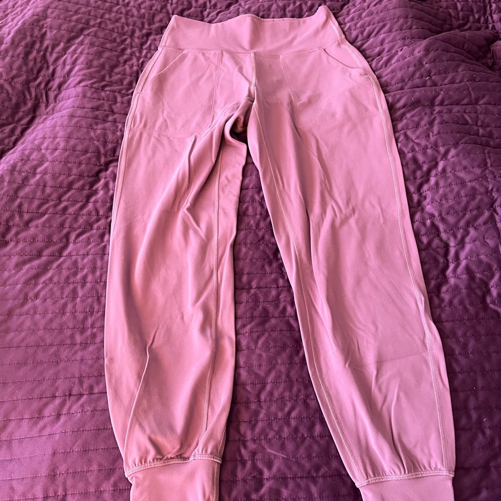 Lululemon size 6 pink/mauve align joggers